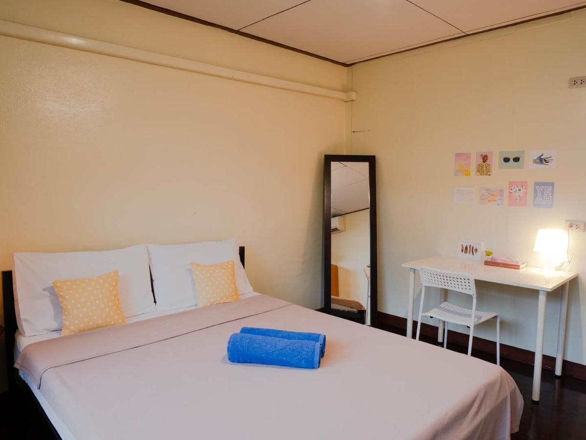 Chan Cha La 99 Hostel Bangkok Exterior photo