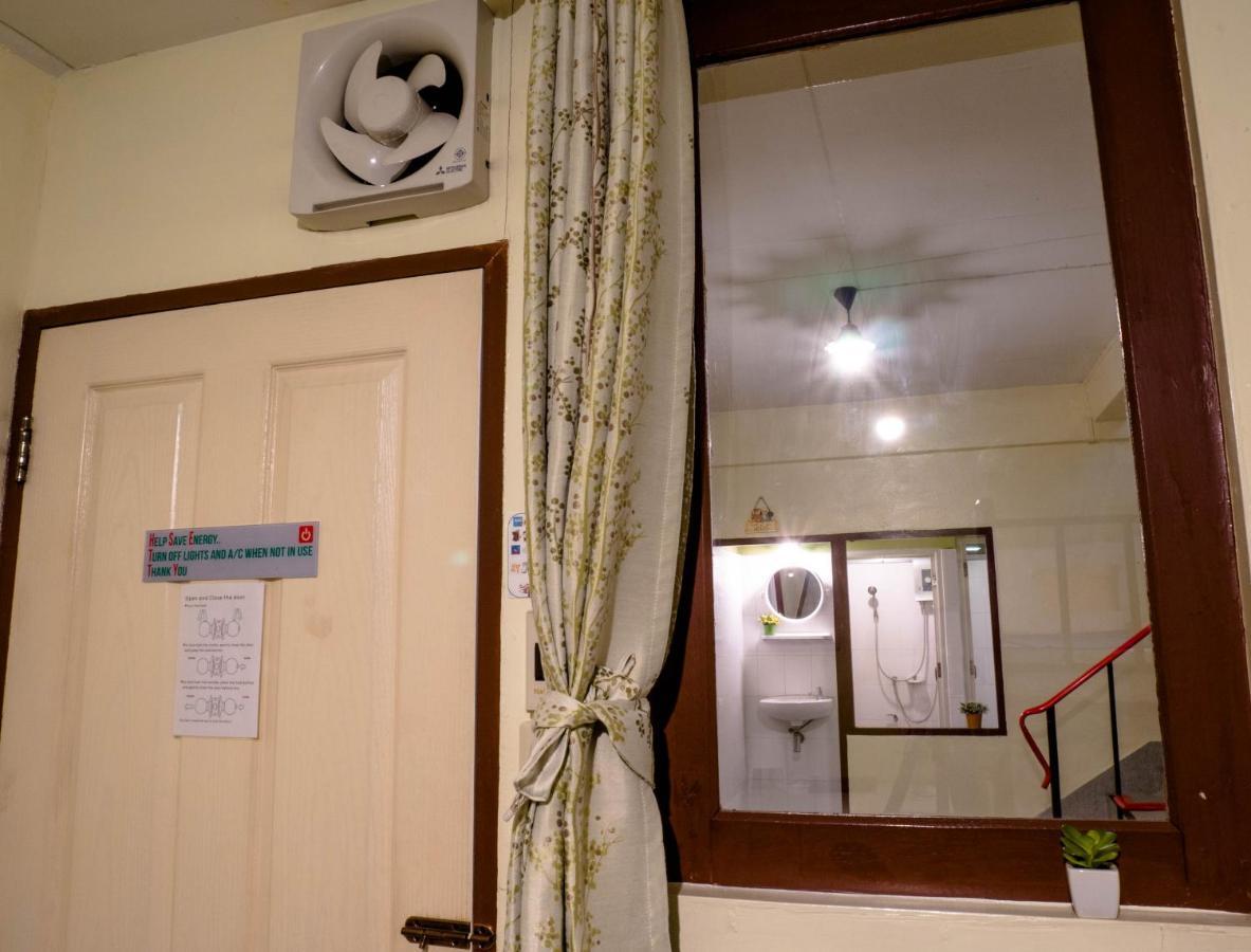 Chan Cha La 99 Hostel Bangkok Exterior photo