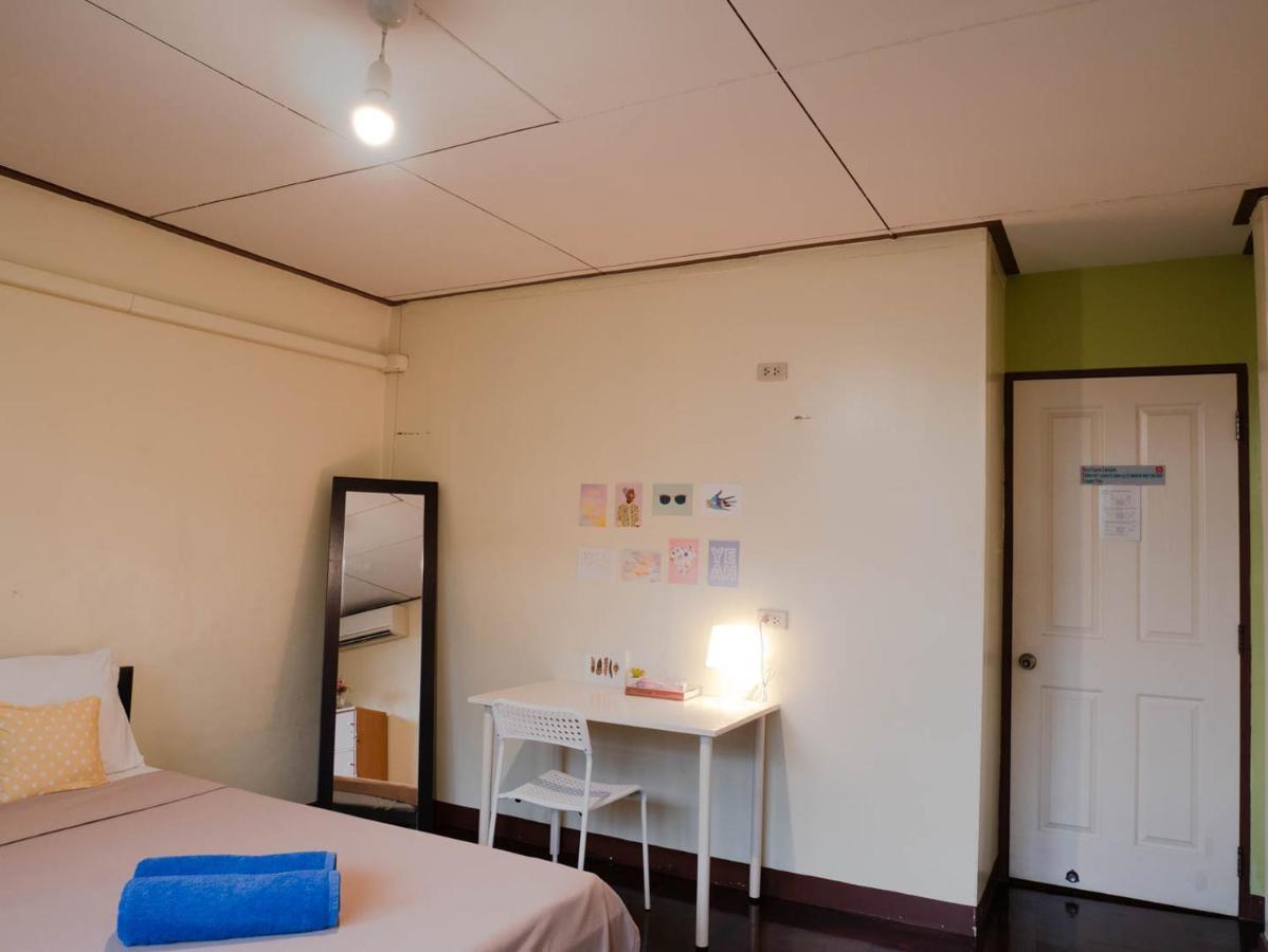 Chan Cha La 99 Hostel Bangkok Exterior photo