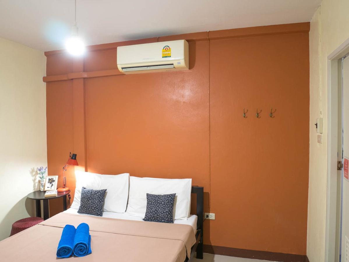 Chan Cha La 99 Hostel Bangkok Exterior photo