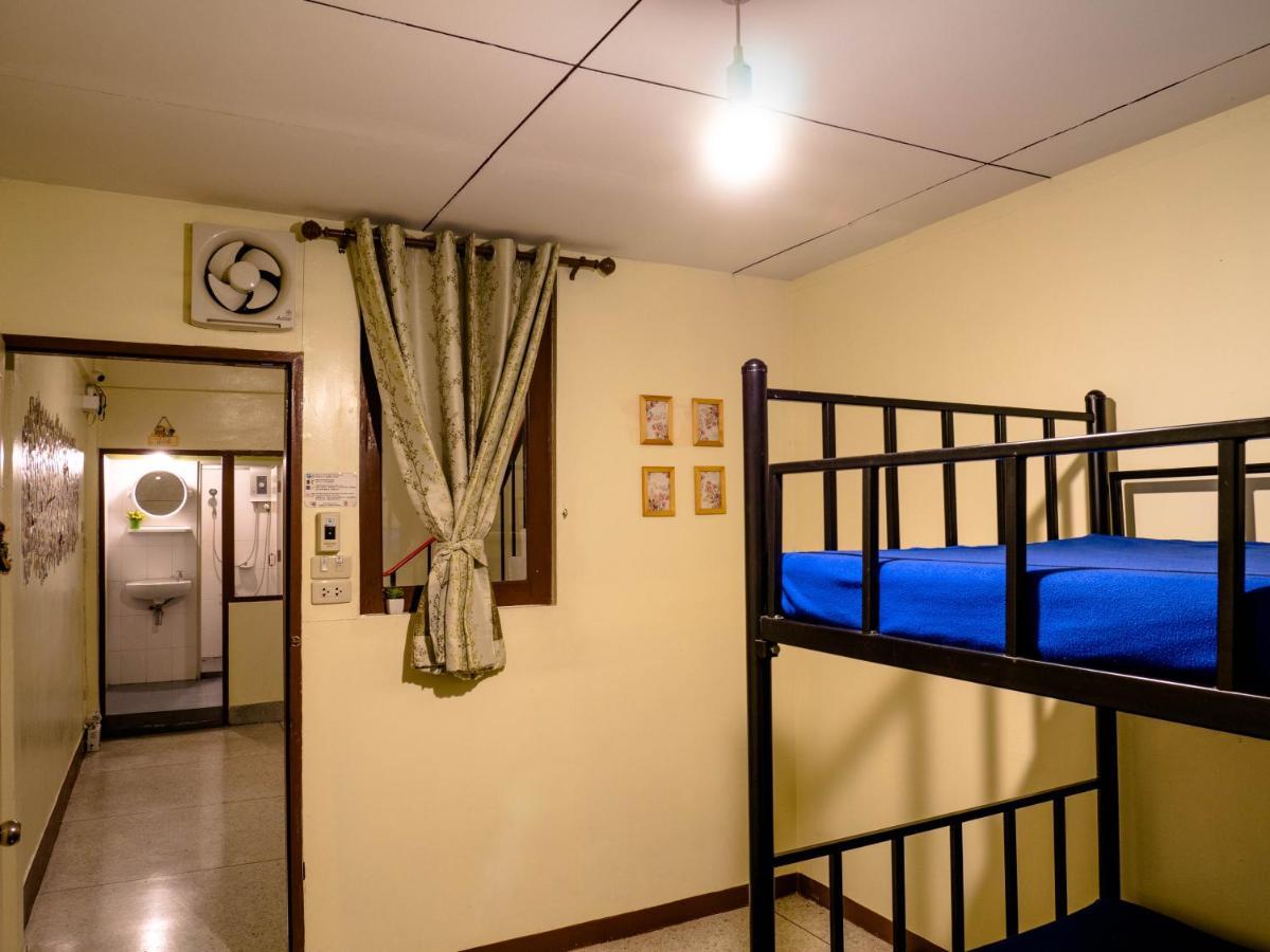 Chan Cha La 99 Hostel Bangkok Exterior photo