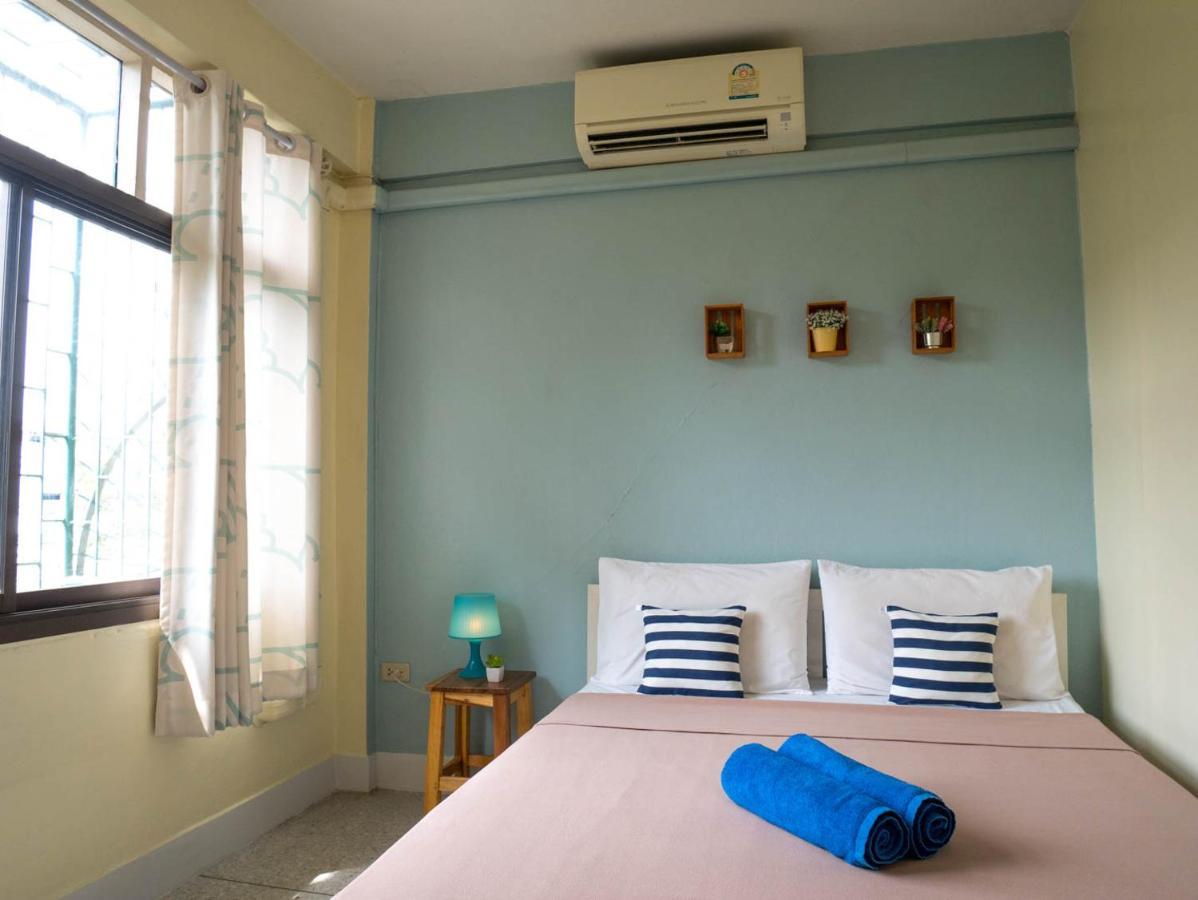 Chan Cha La 99 Hostel Bangkok Exterior photo