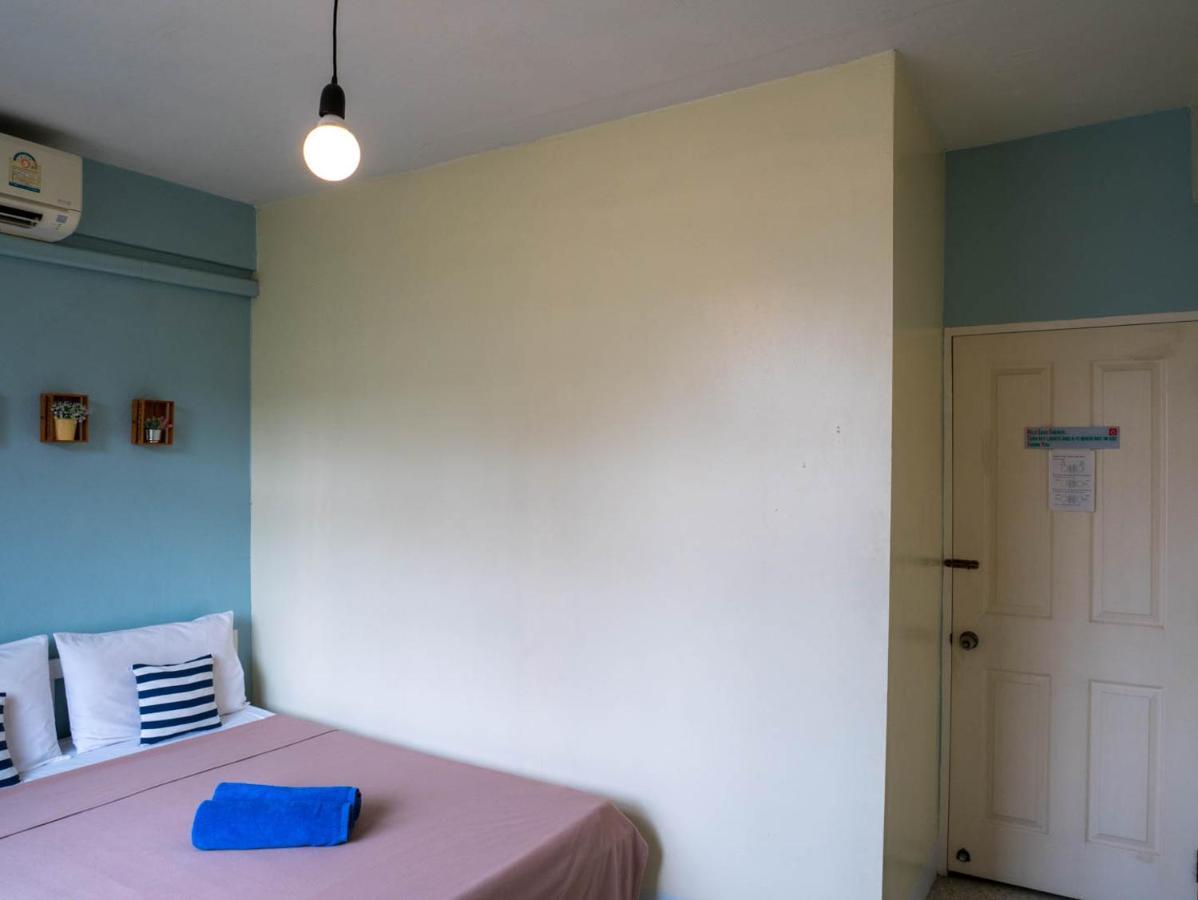 Chan Cha La 99 Hostel Bangkok Exterior photo