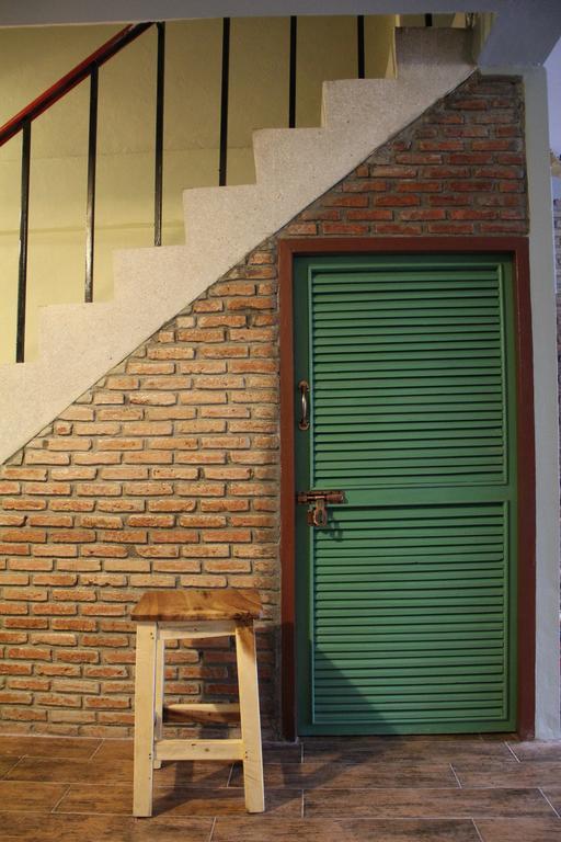 Chan Cha La 99 Hostel Bangkok Exterior photo