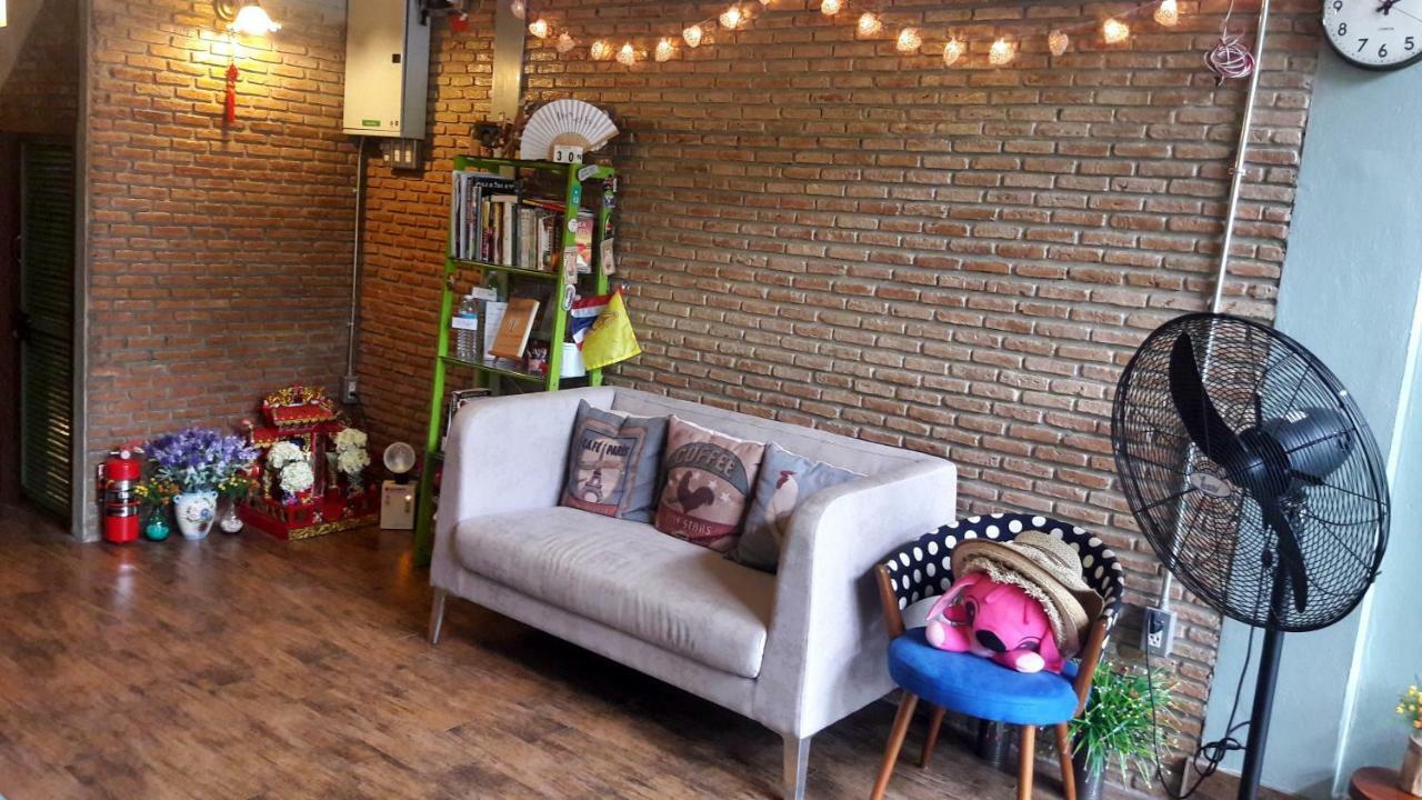 Chan Cha La 99 Hostel Bangkok Exterior photo